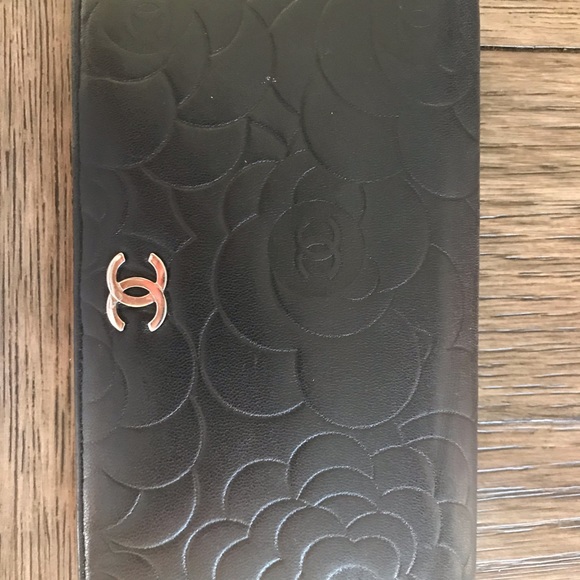 Authentic Chanel Bi-Fold Lambskin wallet - Picture 2 of 8